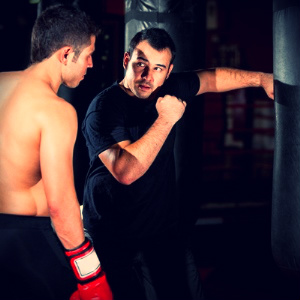 тренировка единоборства боевые искусства тренер удары по груше киев